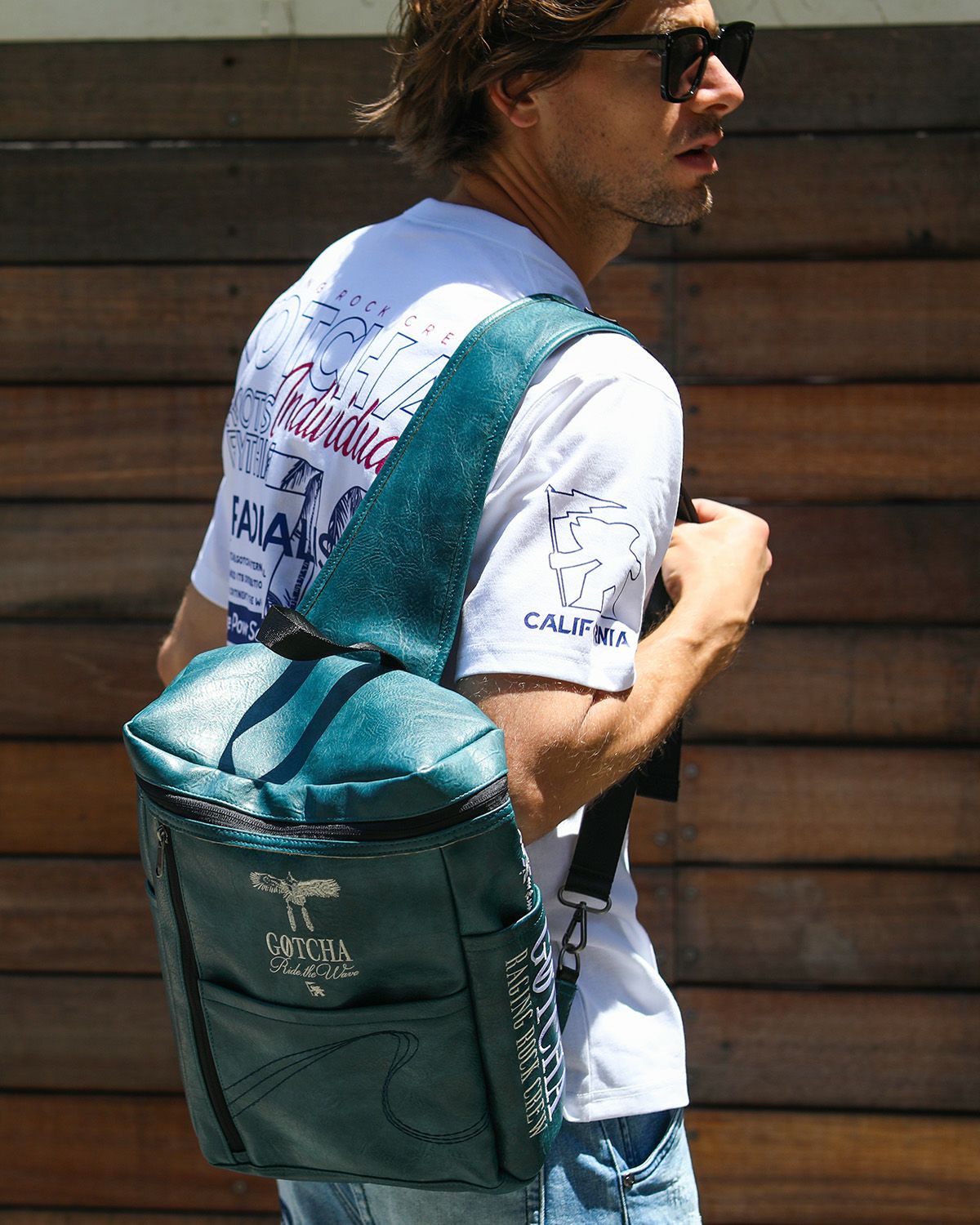 エメラルドグリーン