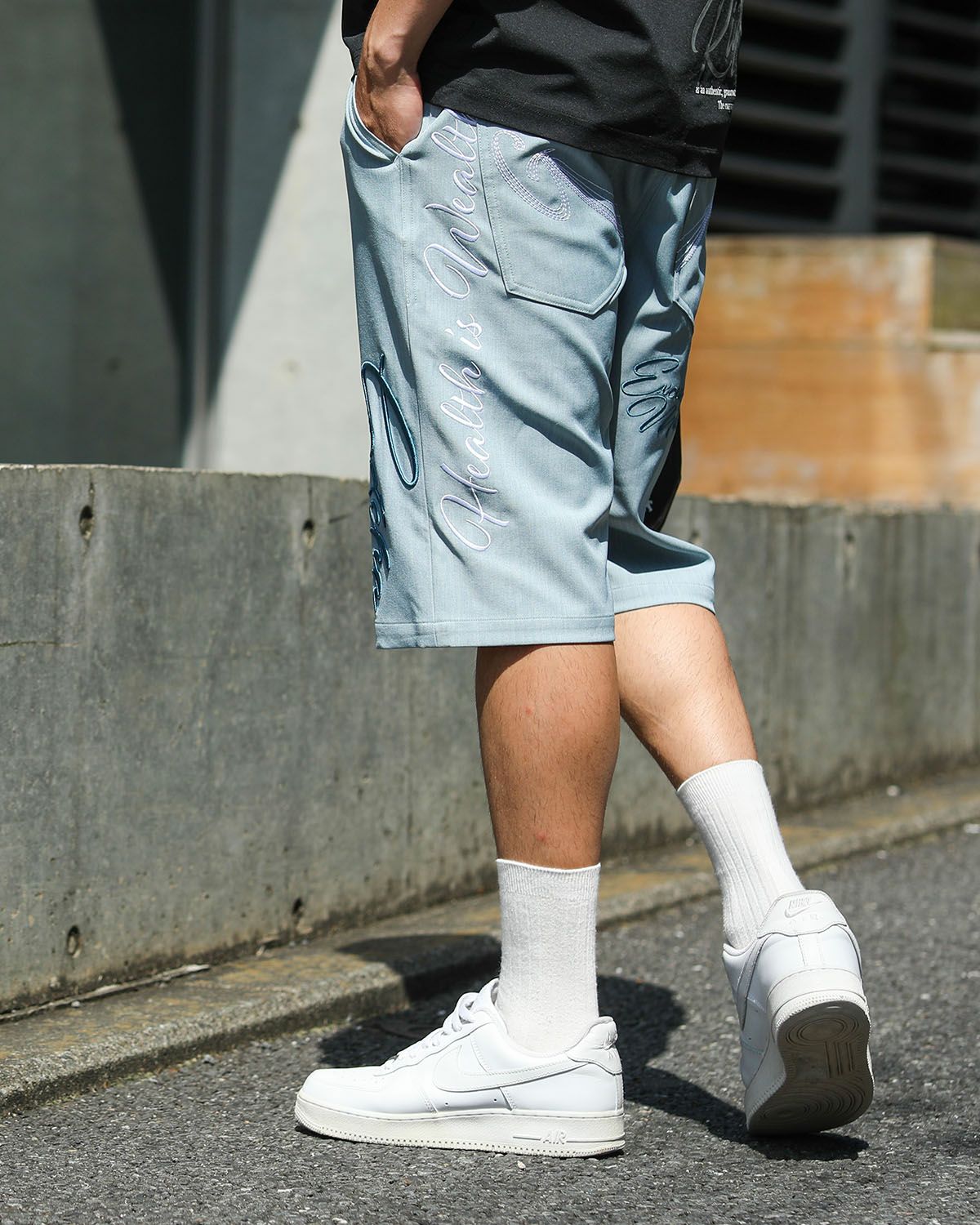 ブルー：180cm/70kg(Lサイズ着用)