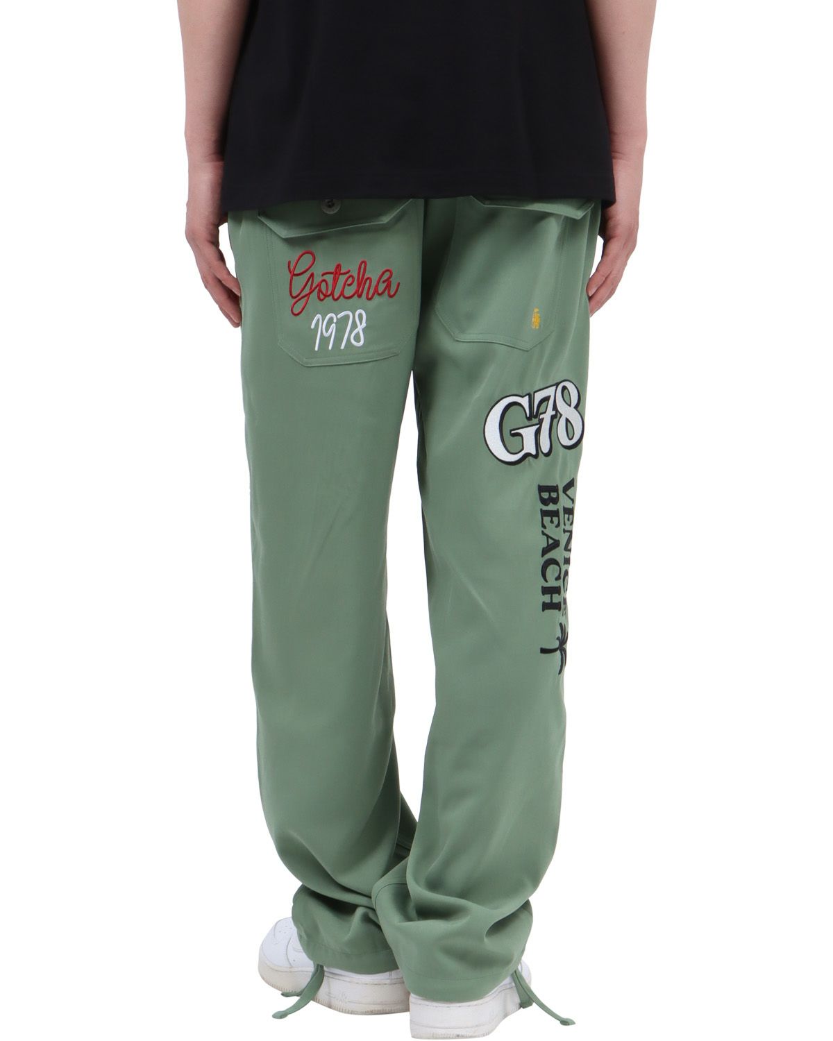 オリーブ：174cm62kg(Mサイズ着用)