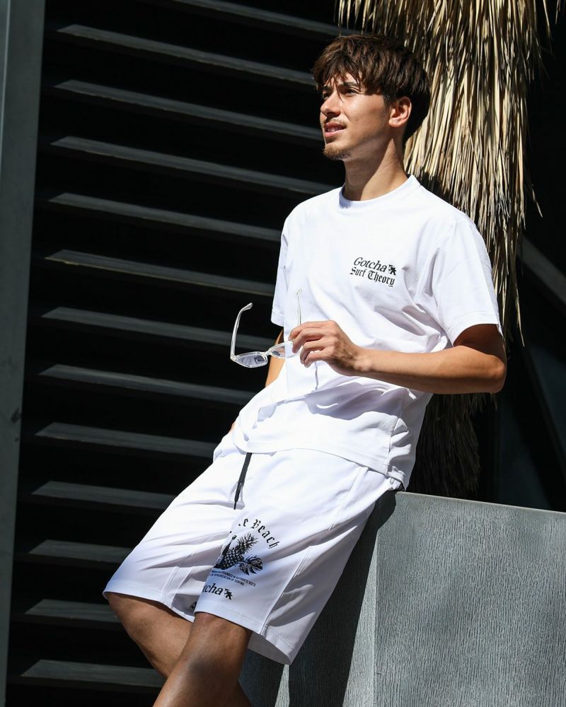 ホワイト：180cm/70kg(Lサイズ着用)