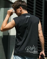 ブラック：180cm/70kg(Lサイズ着用)