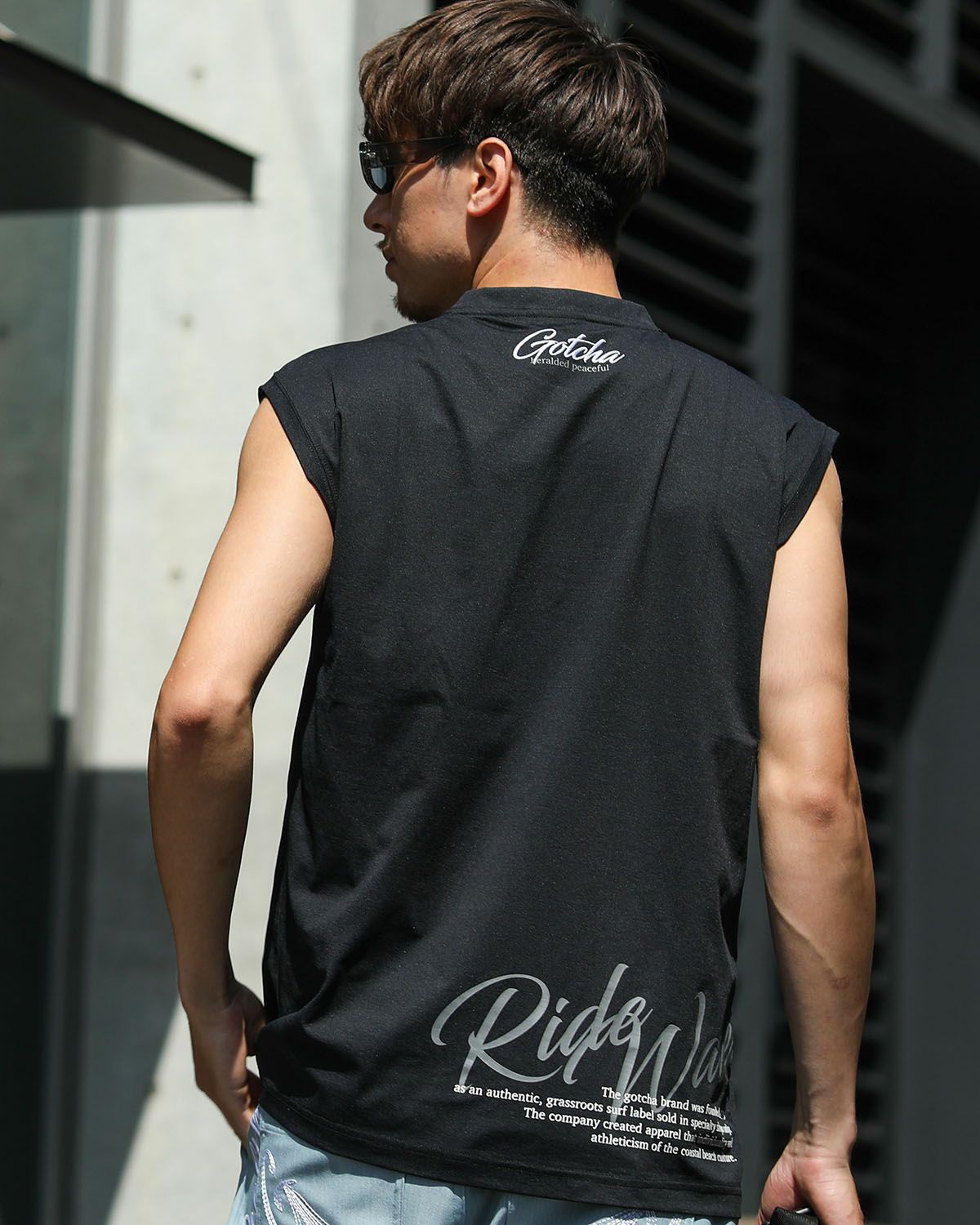 ブラック：180cm/70kg(Lサイズ着用)