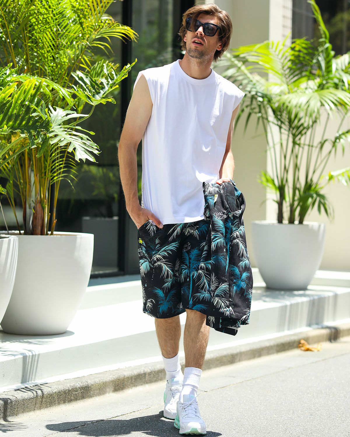 ホワイト：183cm/70kg(Lサイズ着用)