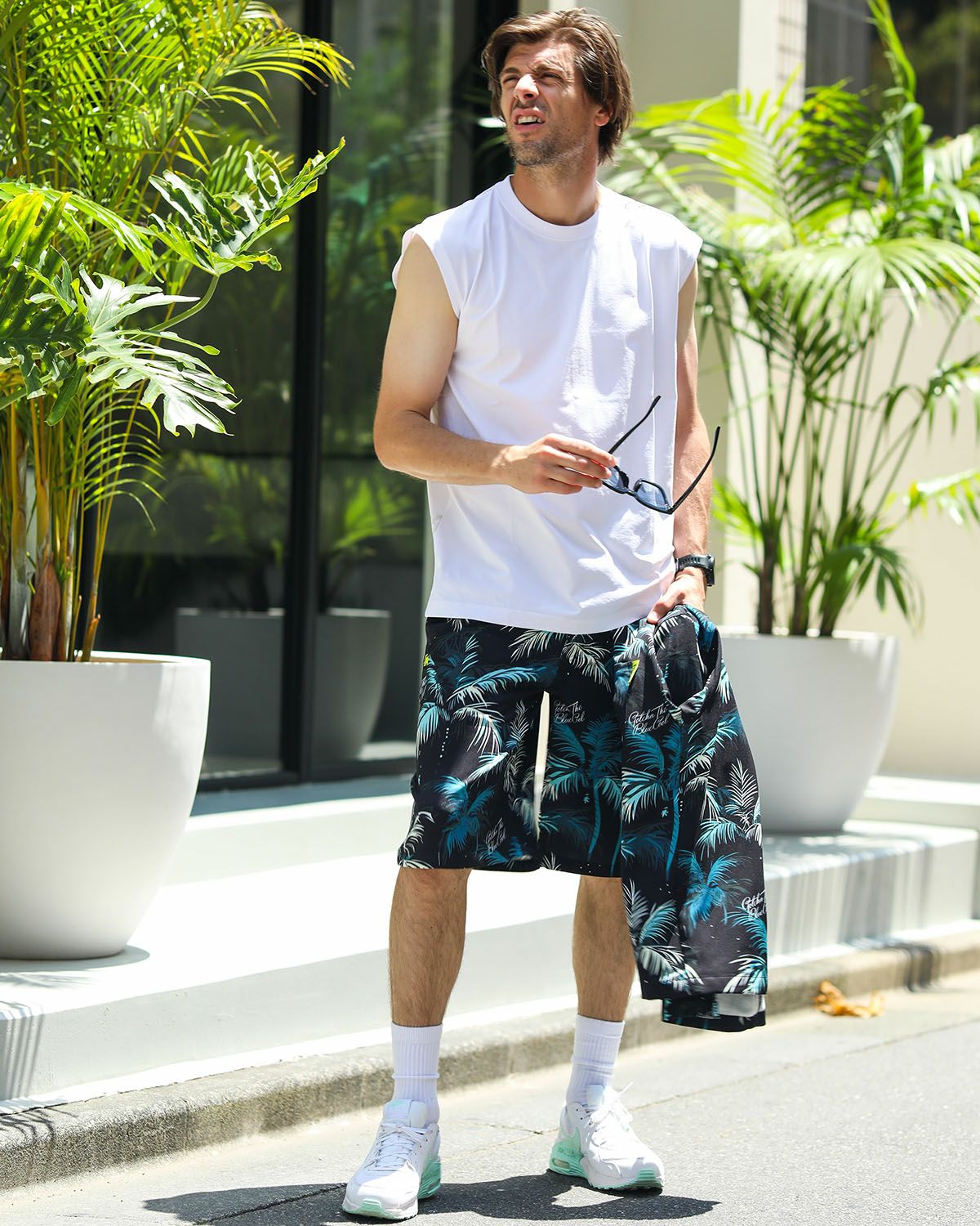 ホワイト：183cm/70kg(Lサイズ着用)