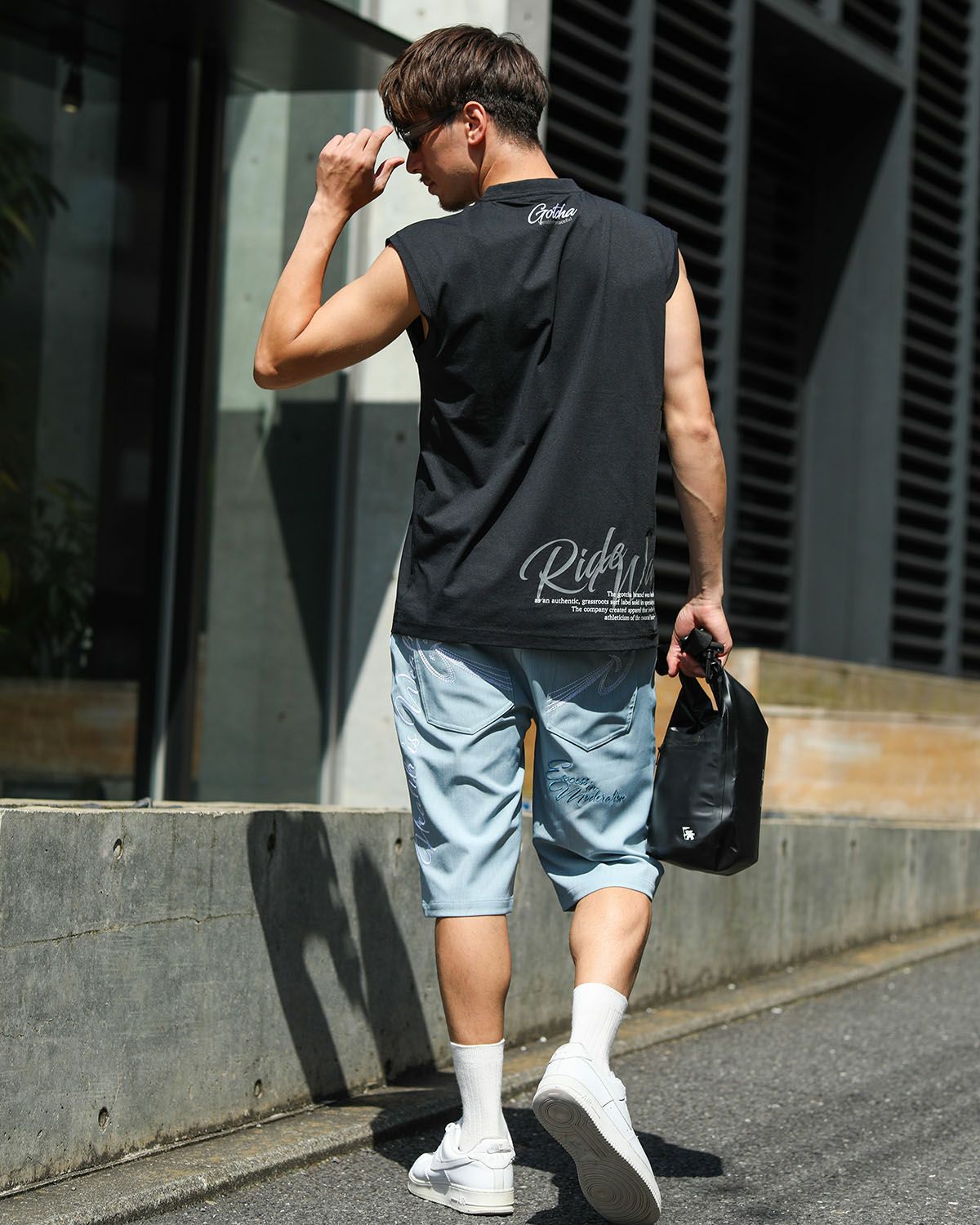 ブラック：180cm/70kg(Lサイズ着用)