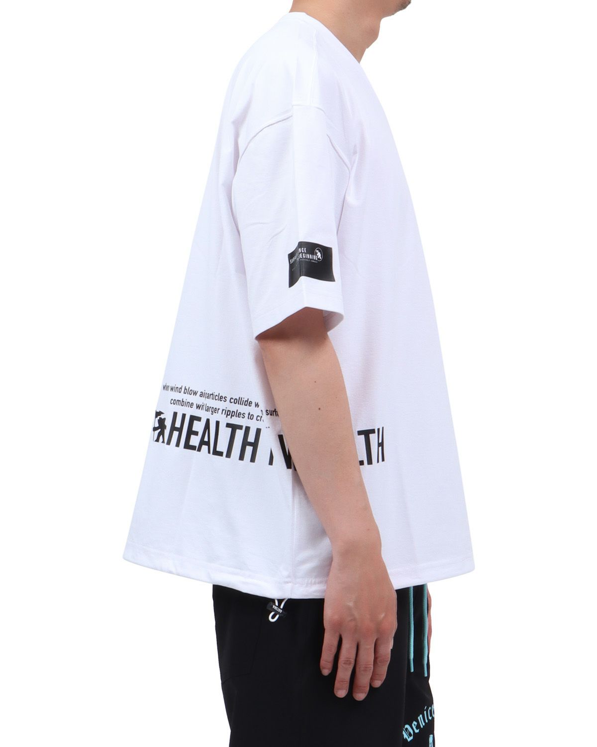 ホワイト：174cm62kg(Lサイズ着用)