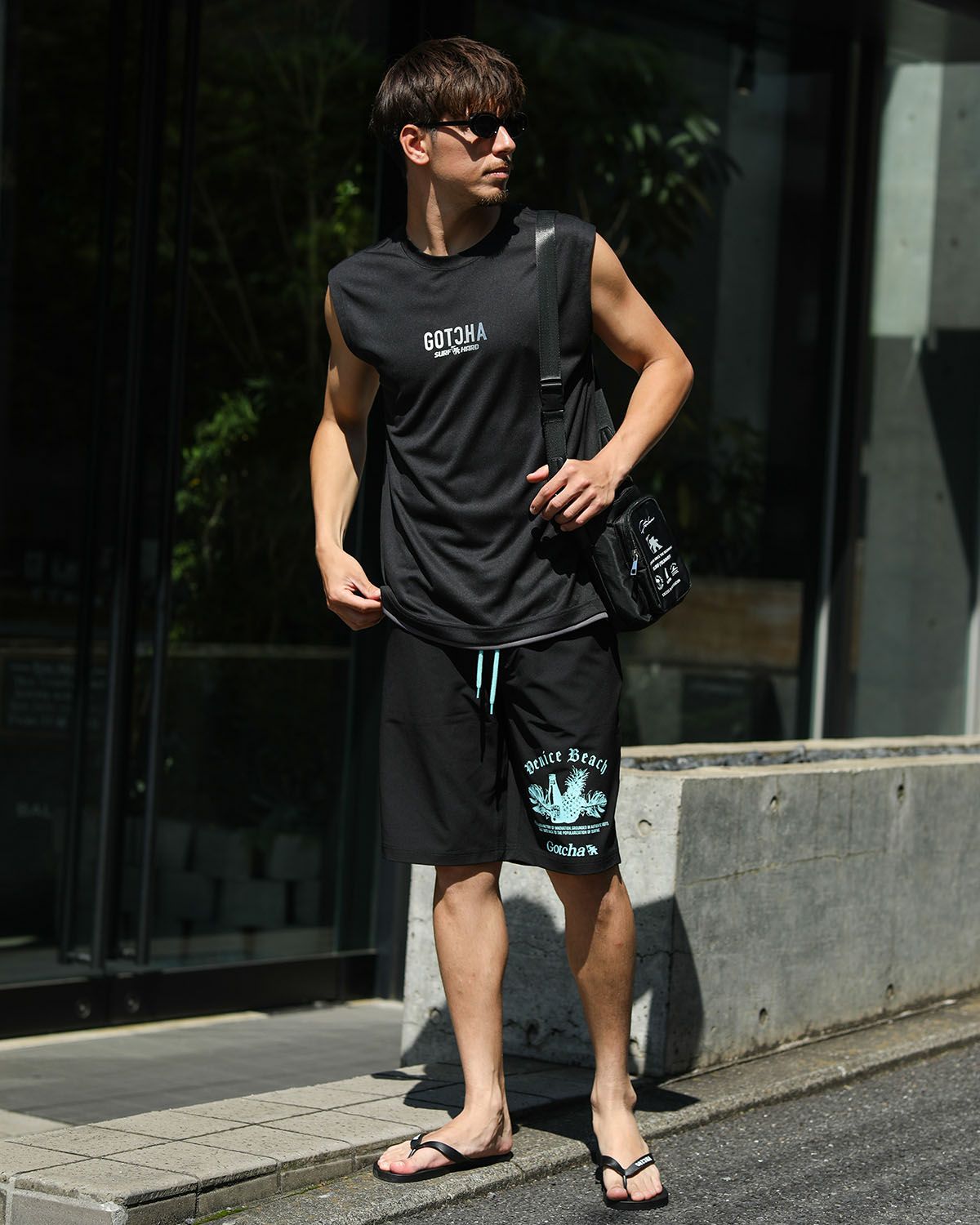 ブラック：180cm/70kg(Lサイズ着用)