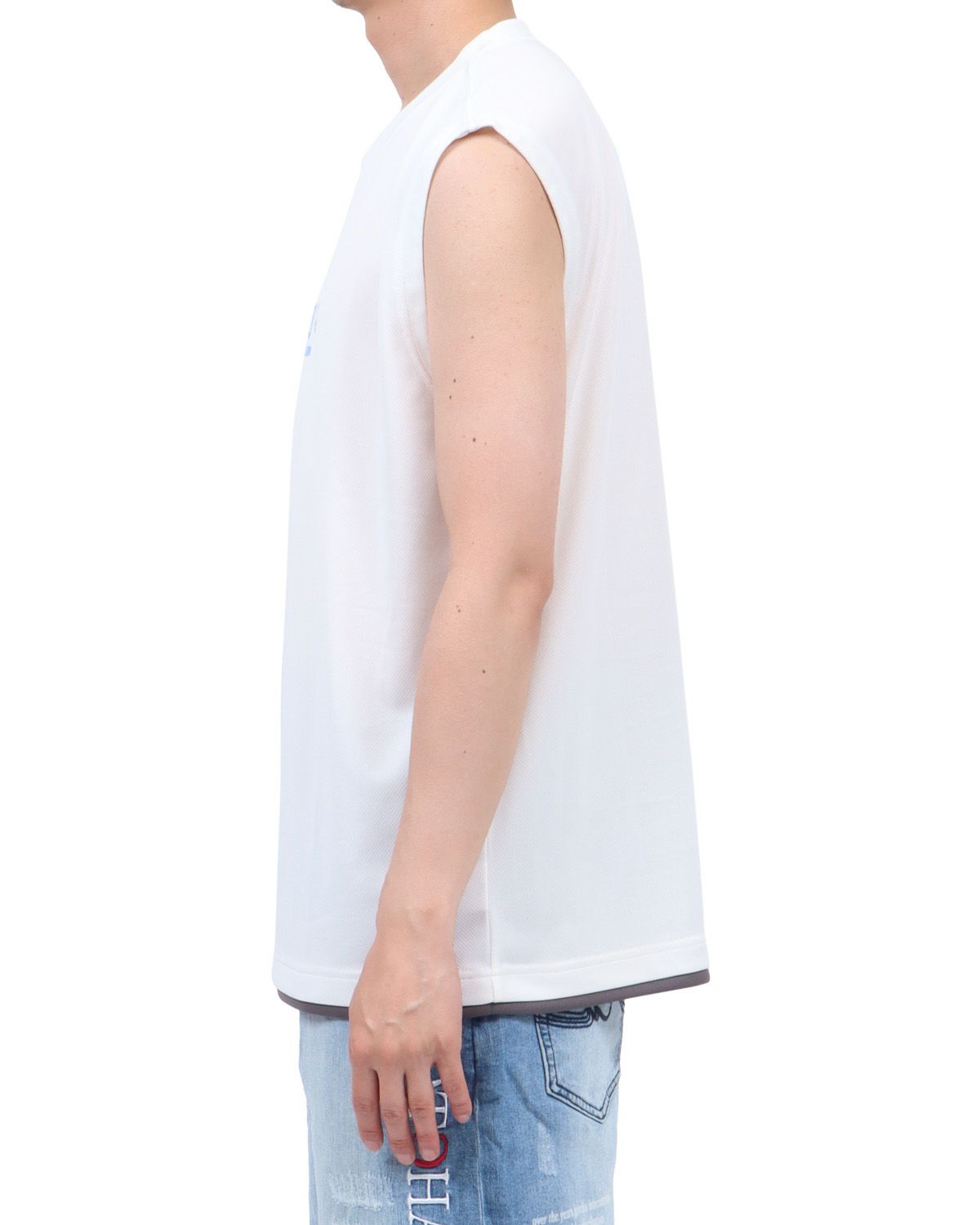 ホワイト：174cm62kg(Lサイズ着用)