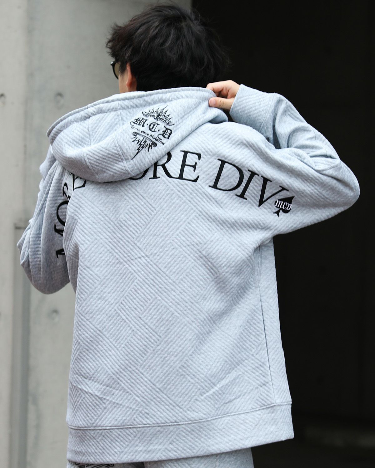 杢グレー:173cm/63kg(Lサイズ着用)