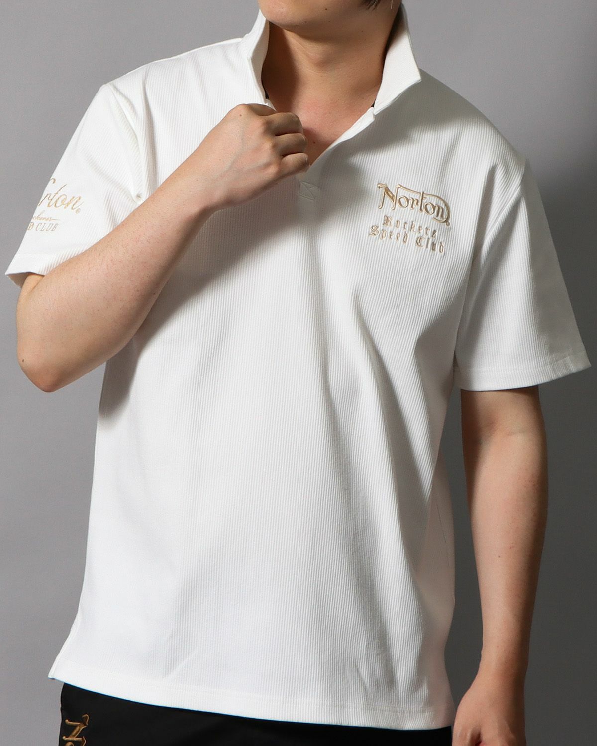 ホワイト：178cm/75kg(Lサイズ着用)