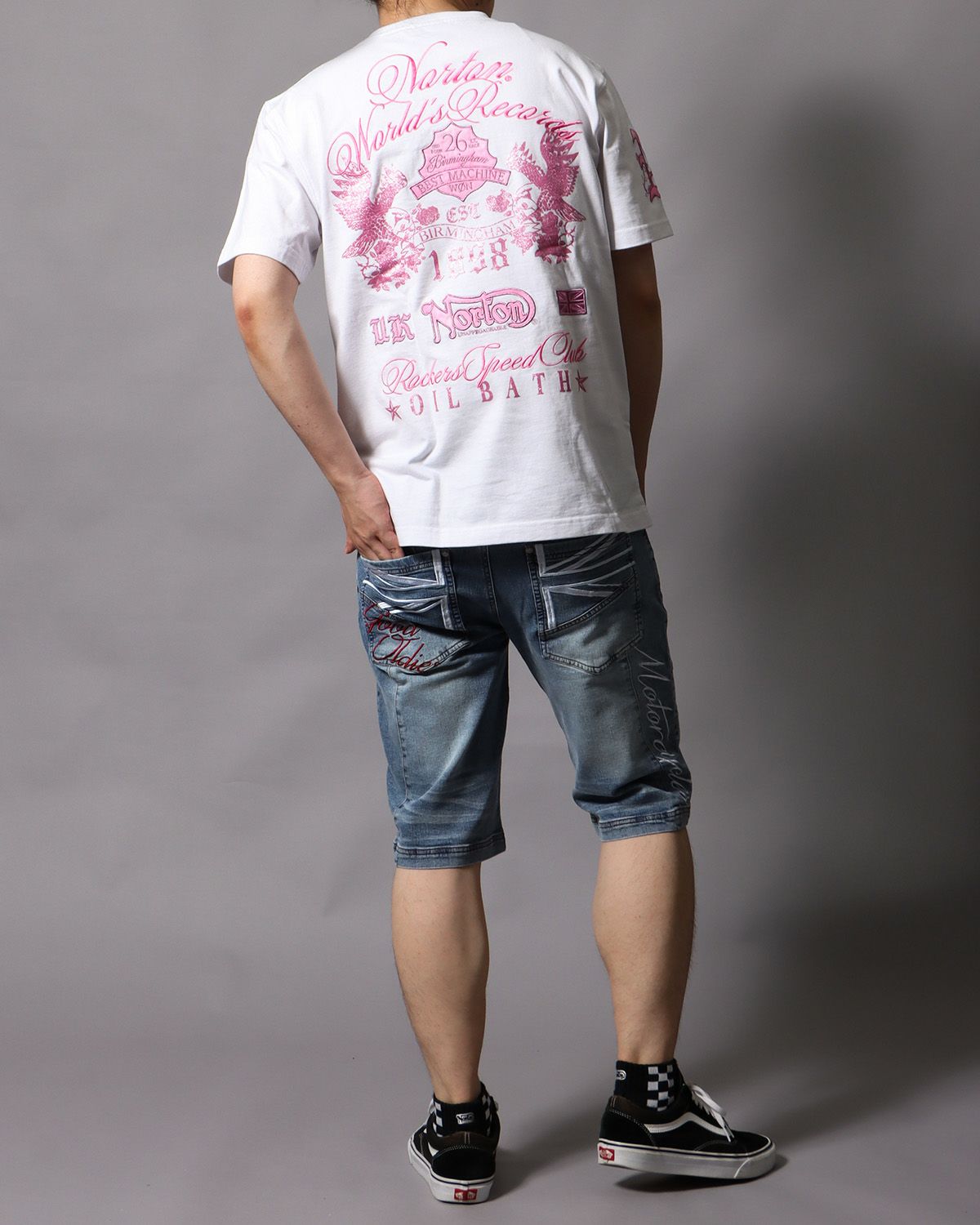 ホワイト：178cm/75kg(Lサイズ着用)