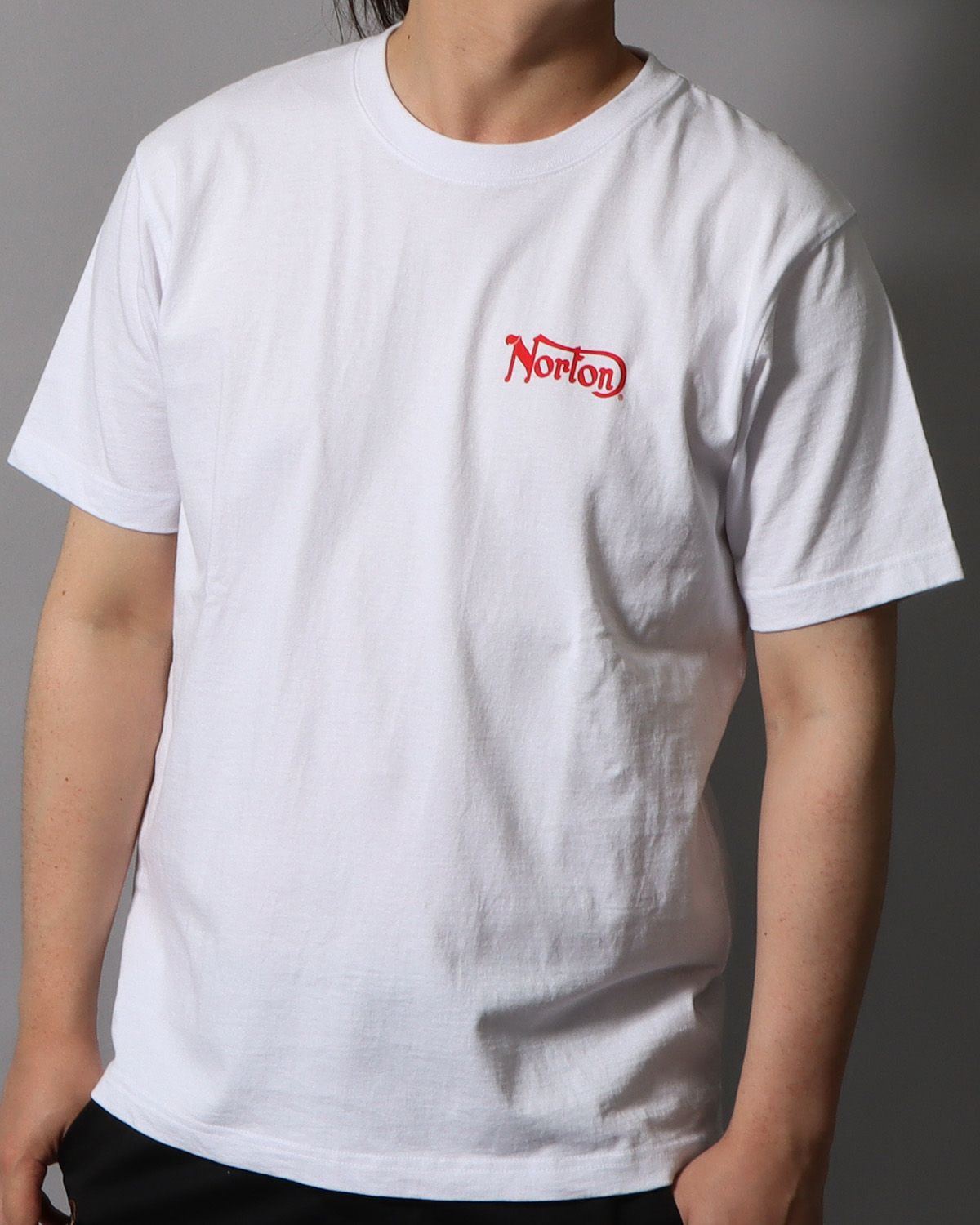 ホワイト：178cm/75kg(Lサイズ着用)