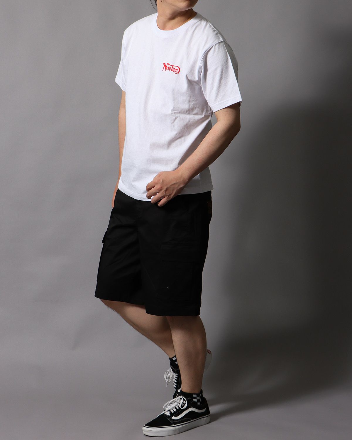 ホワイト：178cm/75kg(Lサイズ着用)