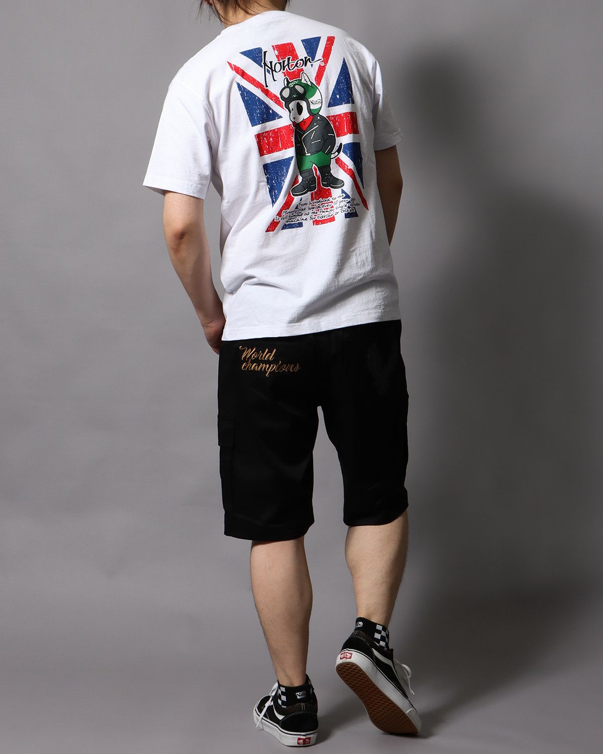 ホワイト：178cm/75kg(Lサイズ着用)