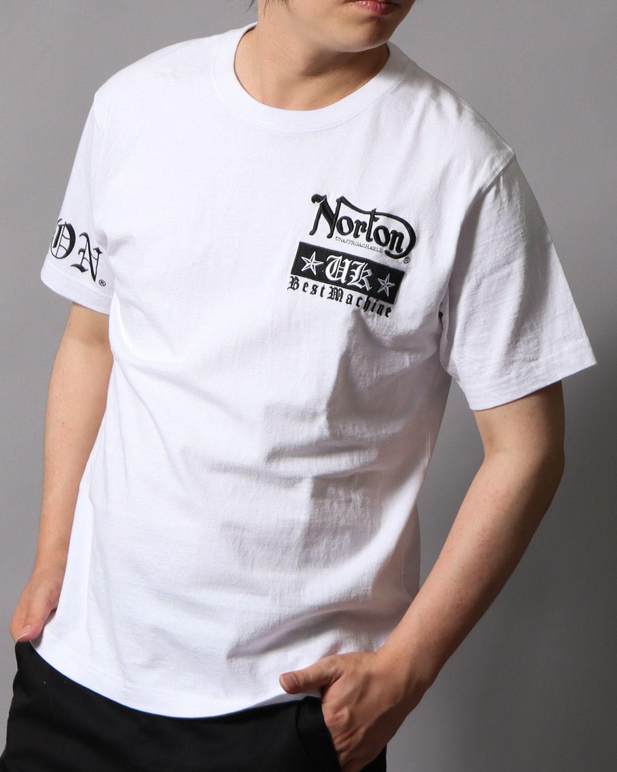 ホワイト：178cm/75kg(Lサイズ着用)