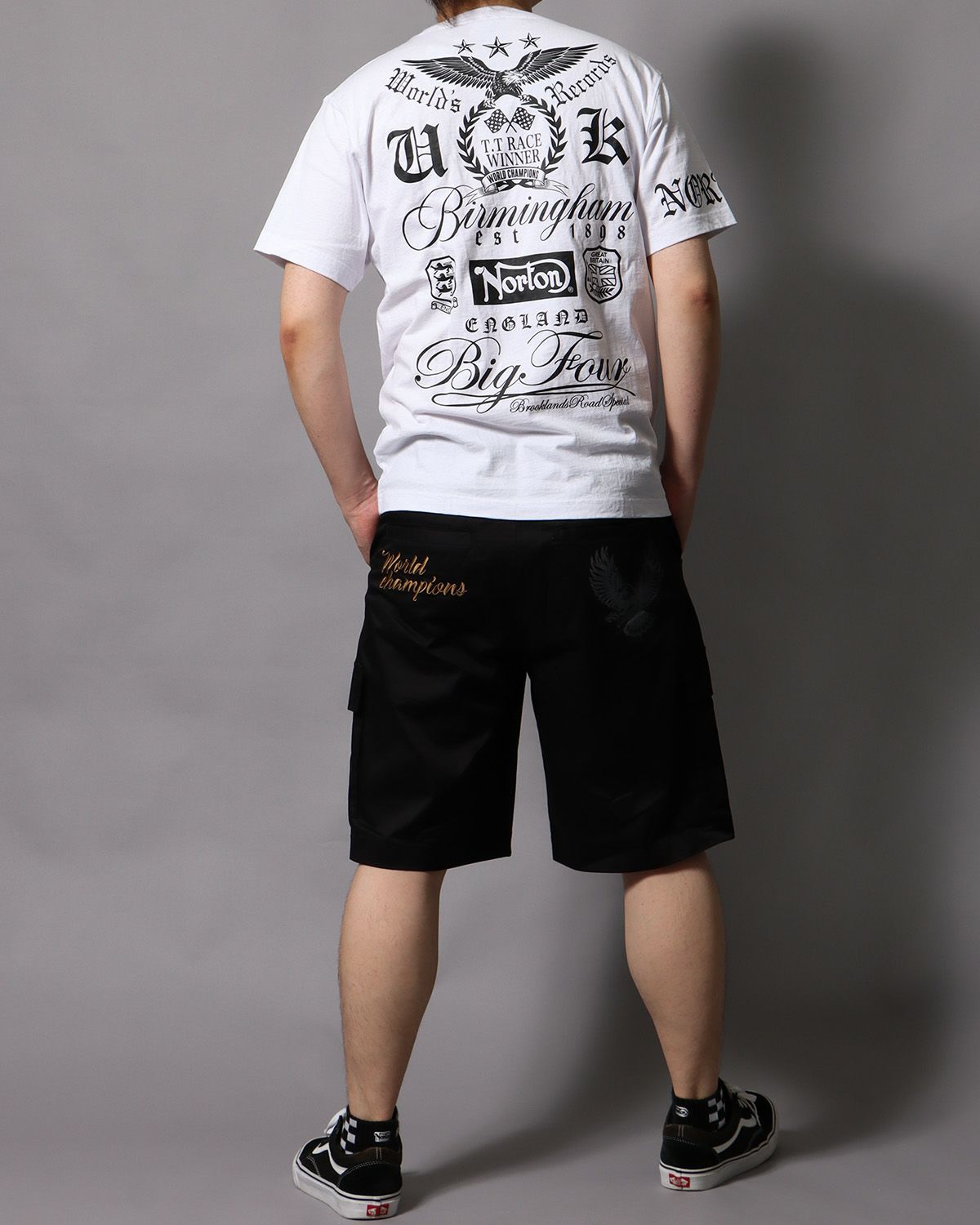 ホワイト：178cm/75kg(Lサイズ着用)