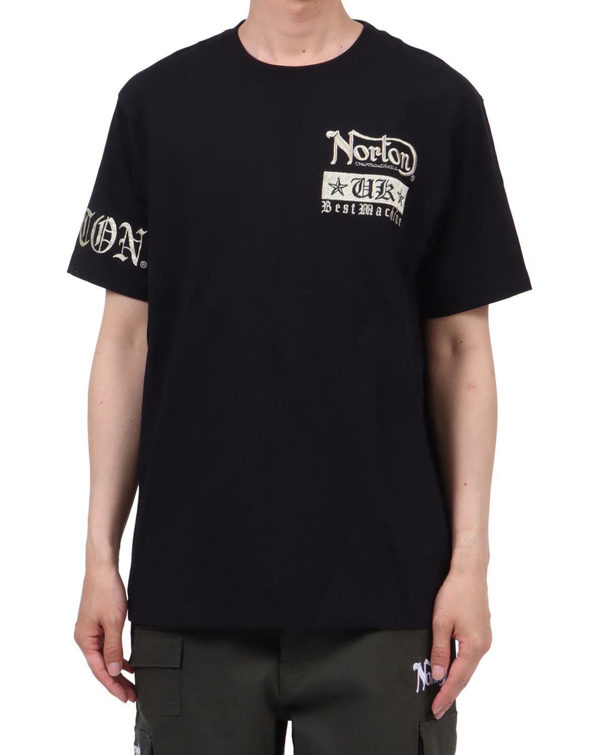 ゴールド：174cm62kg(Lサイズ着用)