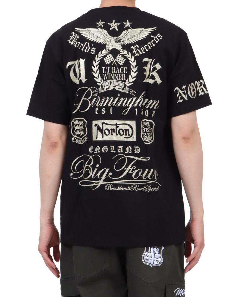 ゴールド：174cm62kg(Lサイズ着用)