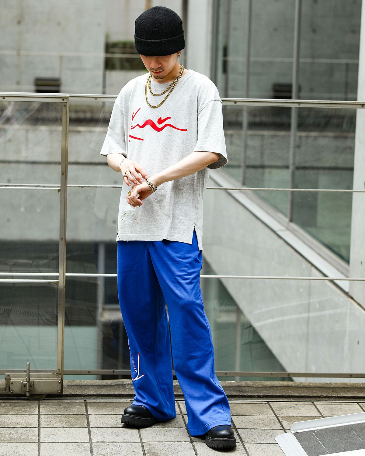 ブルー