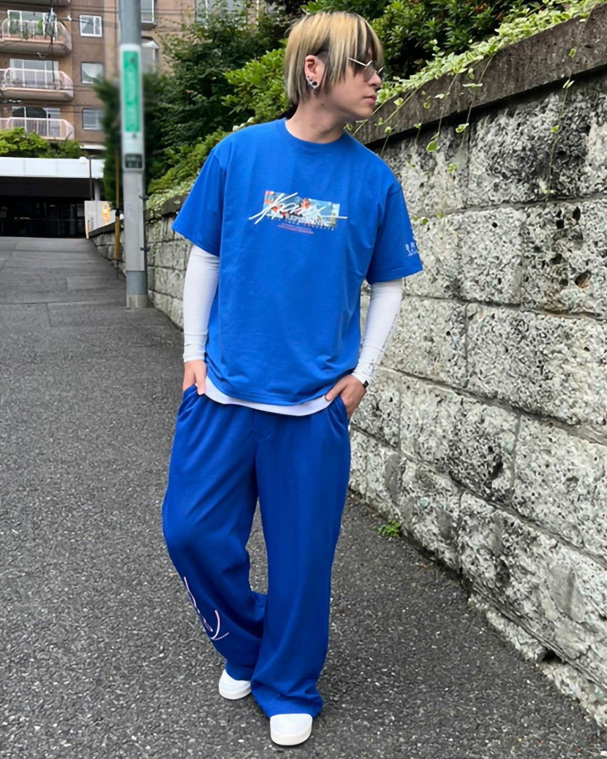ブルー