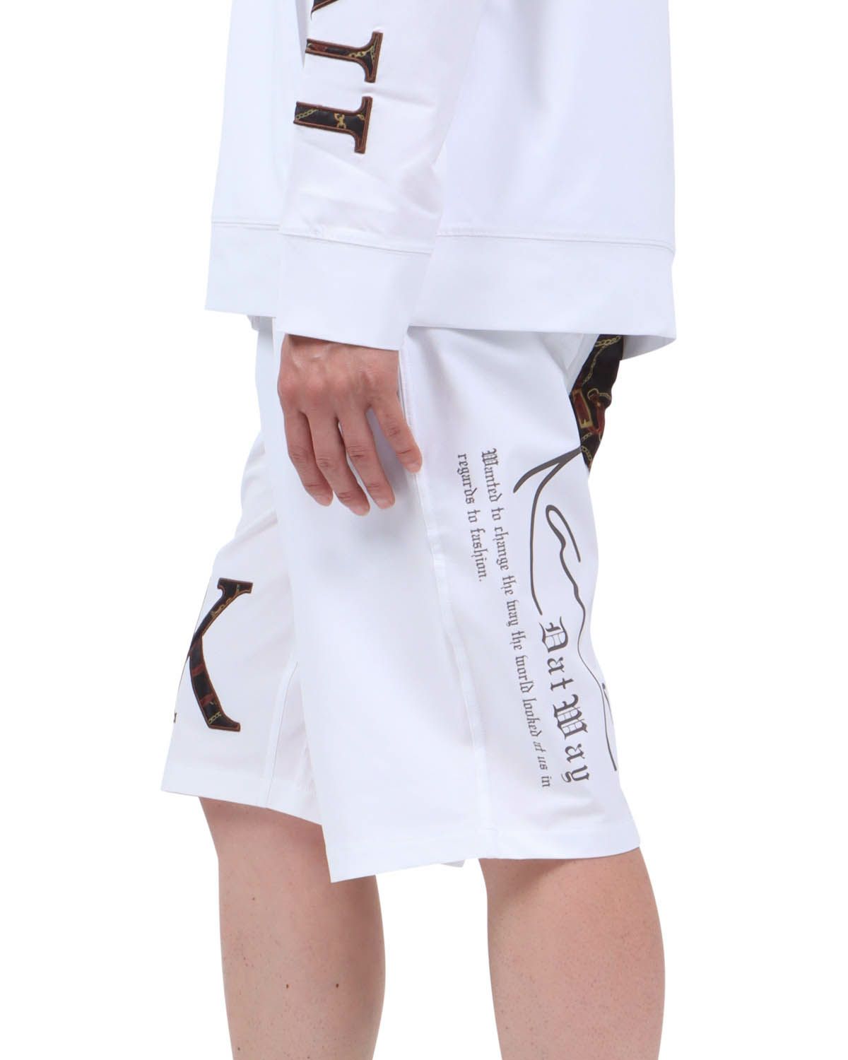 ホワイト：174cm62kg(Mサイズ着用)