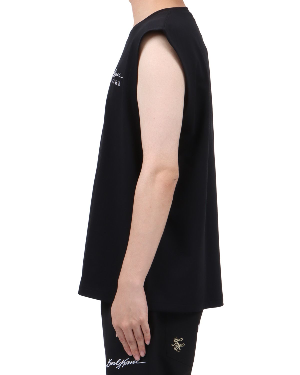 ブラック：173cm63kg(XLサイズ着用)