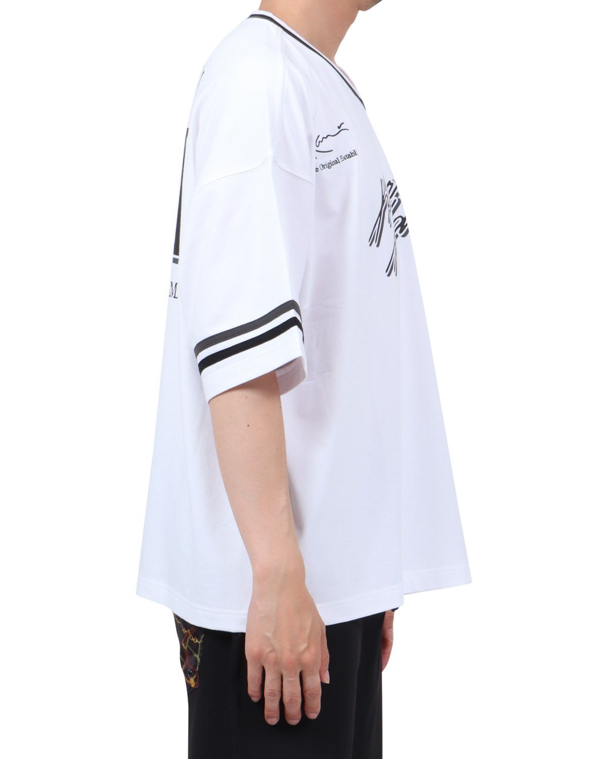 ホワイト：174cm62kg(Lサイズ着用)