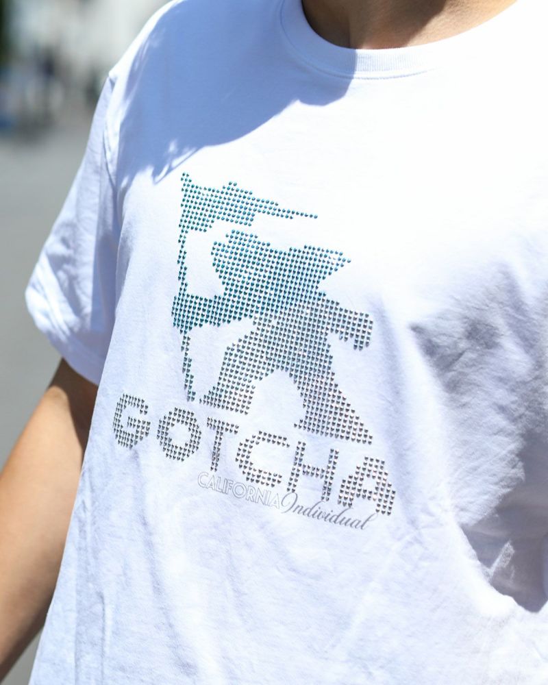白いシャツやTシャツにも合います。たっぷりなラインでストーンとして綺麗です。 白いシャツやTシャツにも合います。たっぷりなラインでストーン