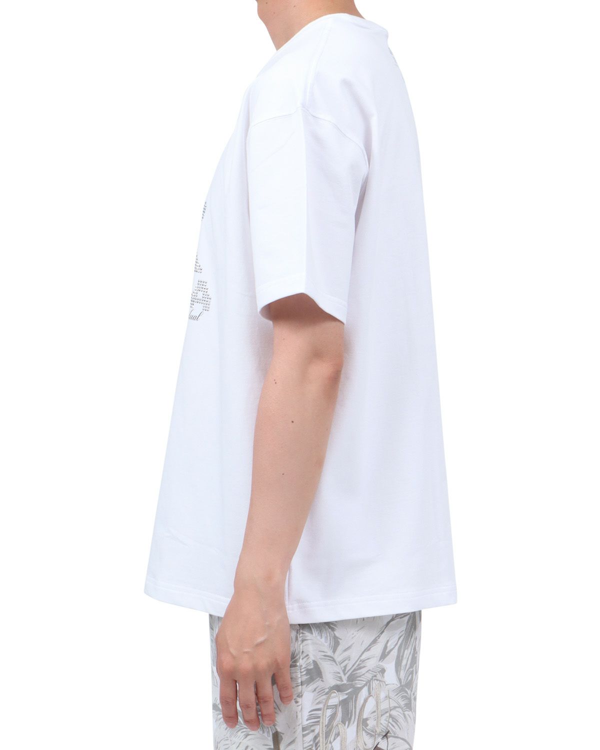 ホワイト：174cm62kg(Lサイズ着用)