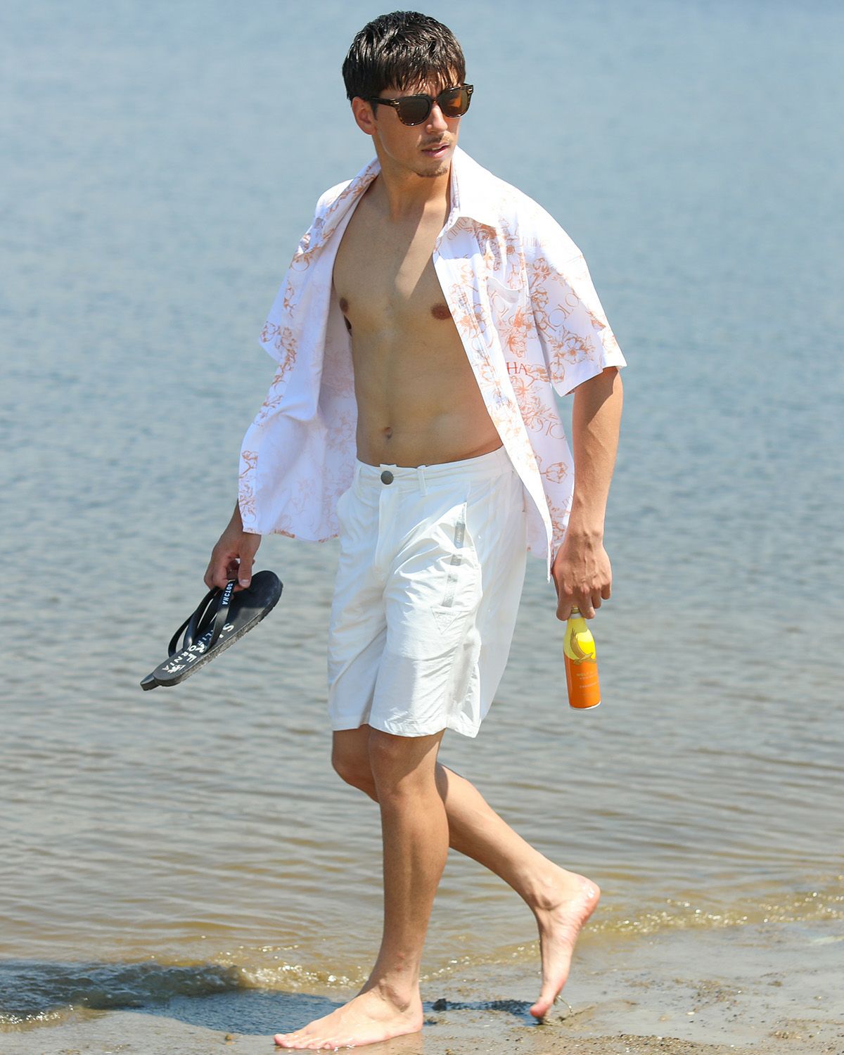 ホワイト：180cm/70kg(Lサイズ着用)