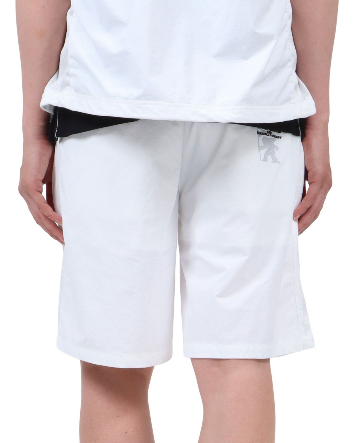 ホワイト：174cm62kg(Mサイズ着用)