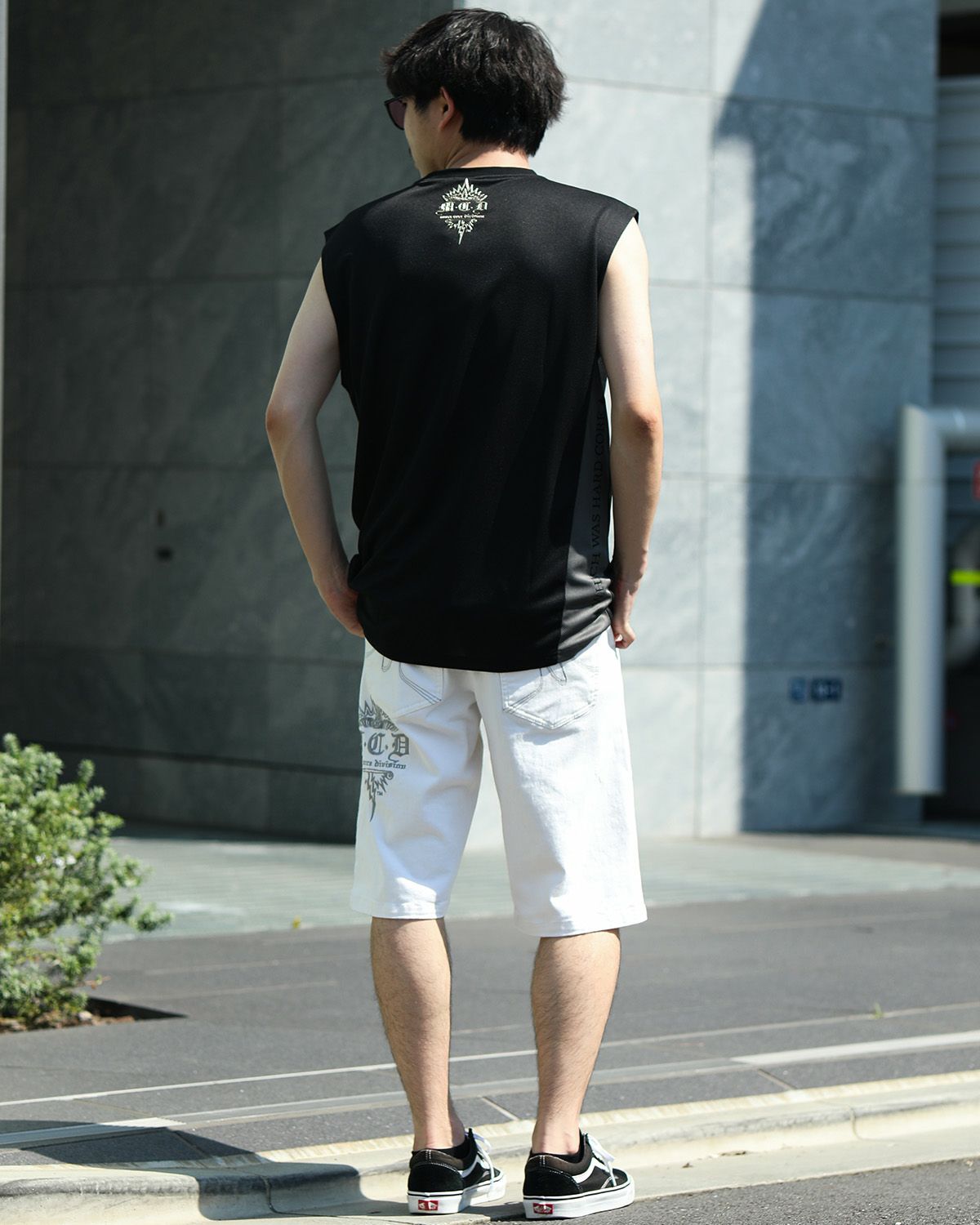 ホワイト:173cm/63kg(Lサイズ着用)