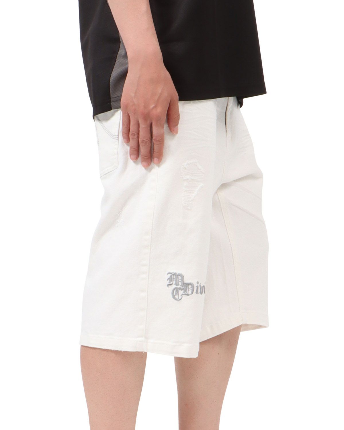 ホワイト：174cm62kg(Mサイズ着用)