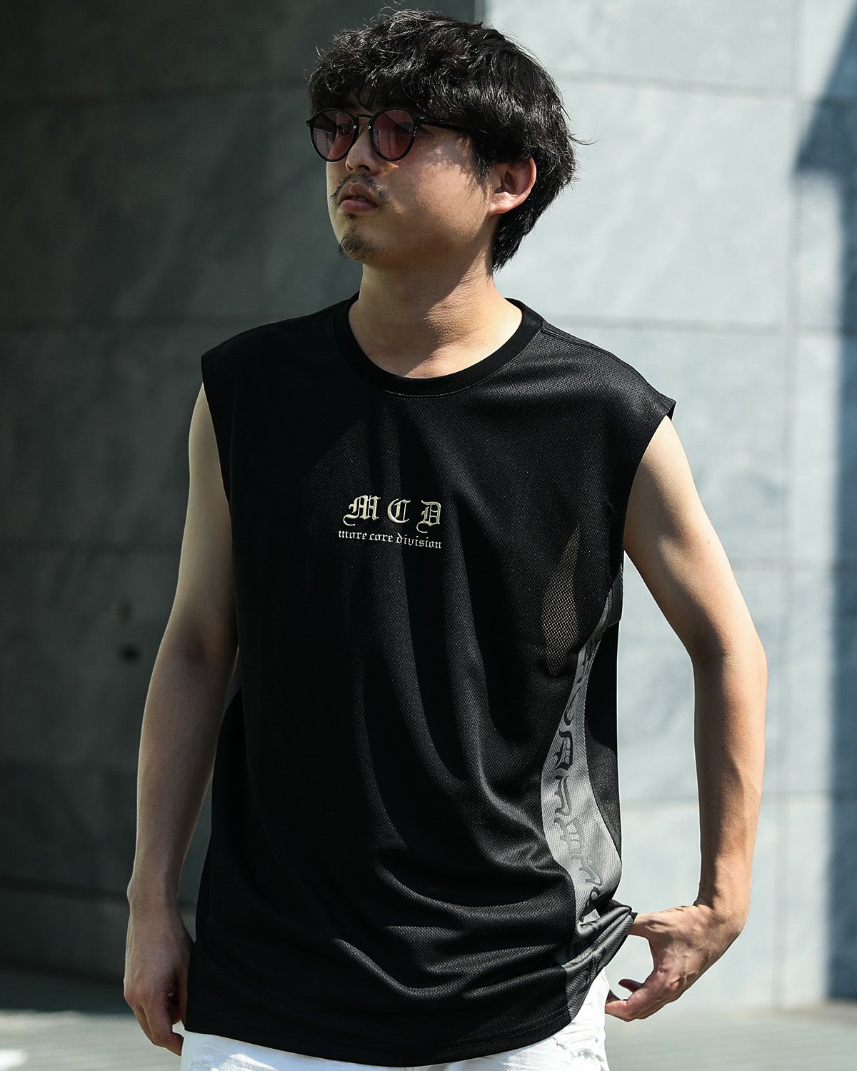 ブラック:173cm/63kg(Lサイズ着用)