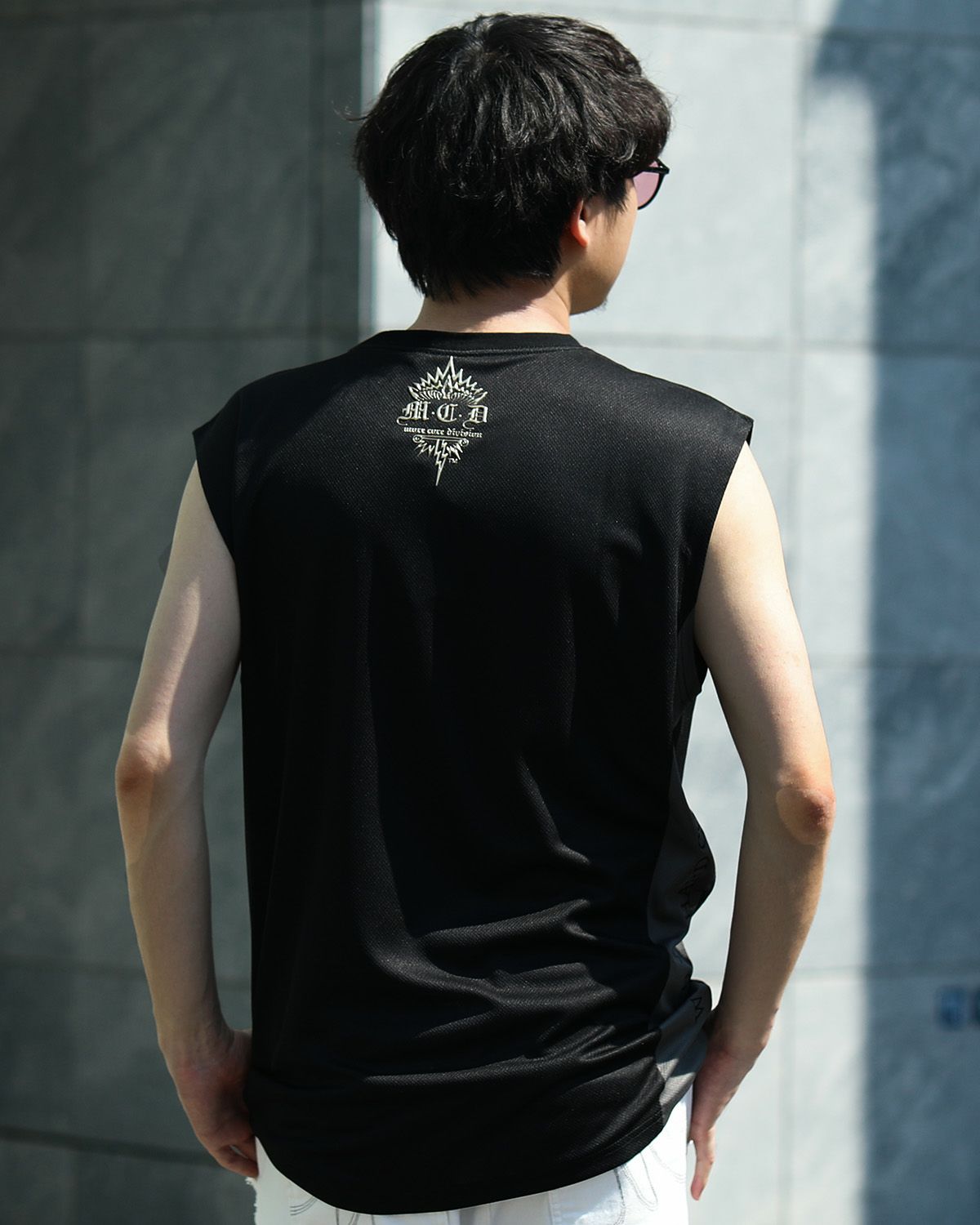 ブラック:173cm/63kg(Lサイズ着用)