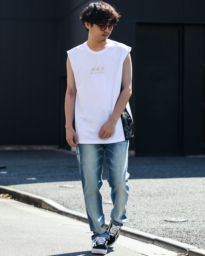 ホワイト:173cm/63kg(Lサイズ着用)