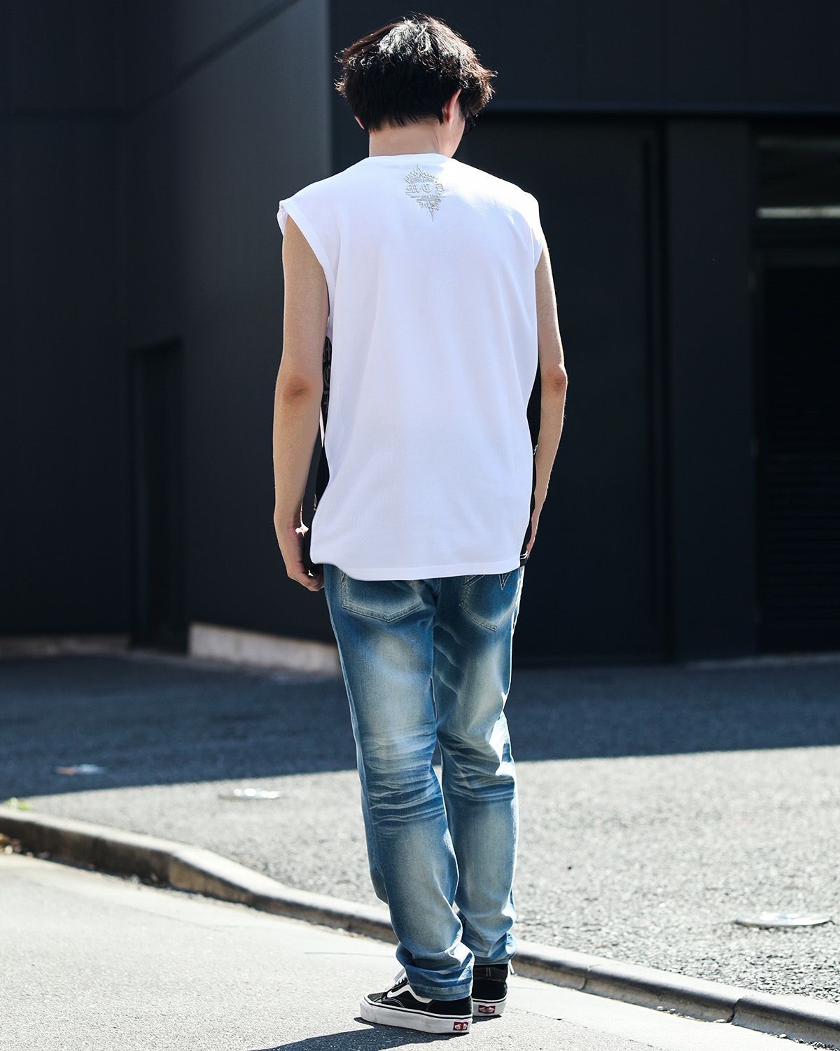 ホワイト:173cm/63kg(Lサイズ着用)