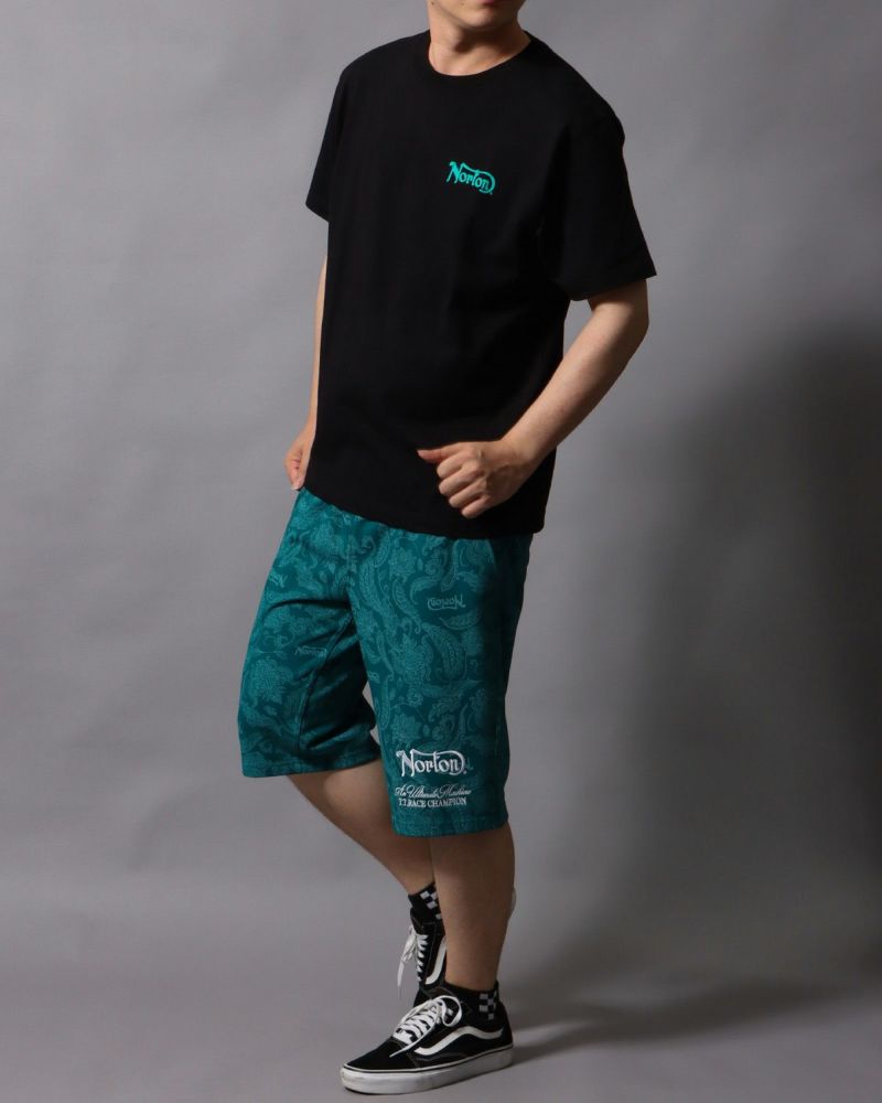 エメラルドグリーン：178cm/75kg(Lサイズ着用)