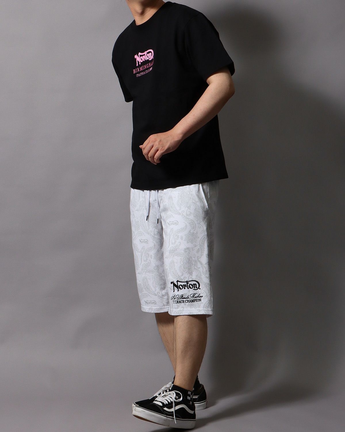 ホワイト：178cm/75kg(Lサイズ着用)