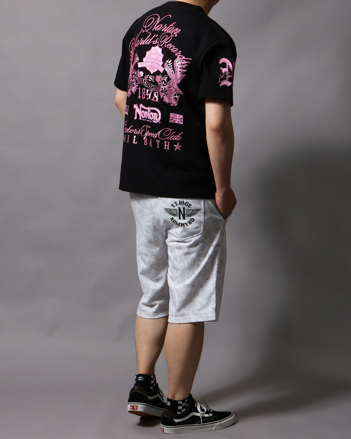 ホワイト：178cm/75kg(Lサイズ着用)