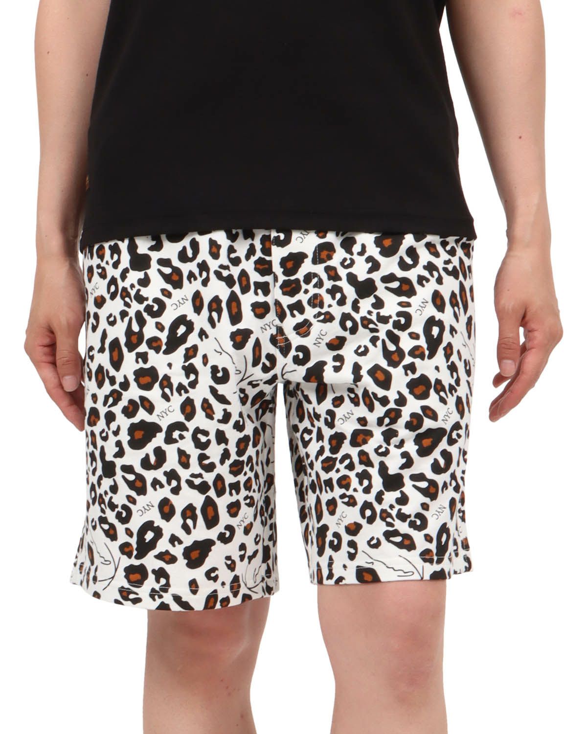 ホワイト：174cm62kg(Mサイズ着用)