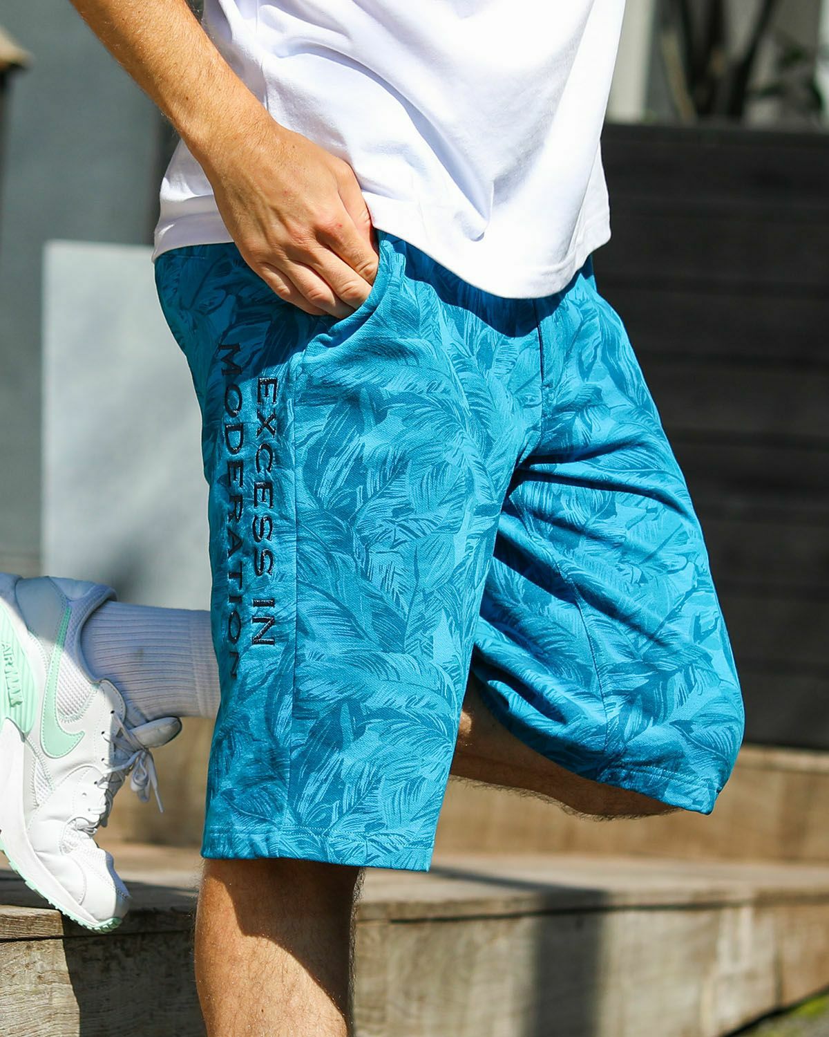 ターコイズ：183cm/70kg(Lサイズ着用)