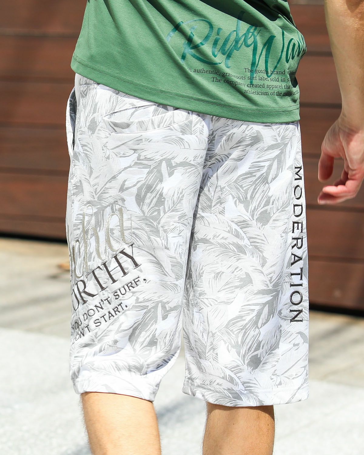 ホワイト：183cm/70kg(Lサイズ着用)