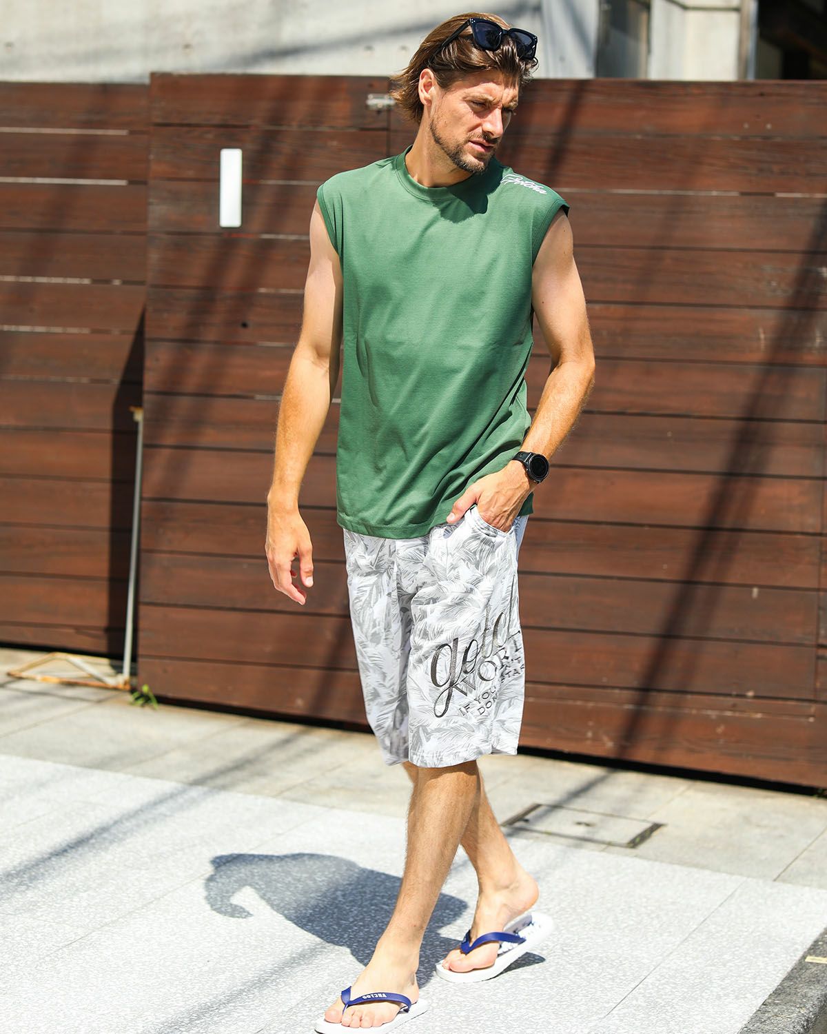 ホワイト：183cm/70kg(Lサイズ着用)