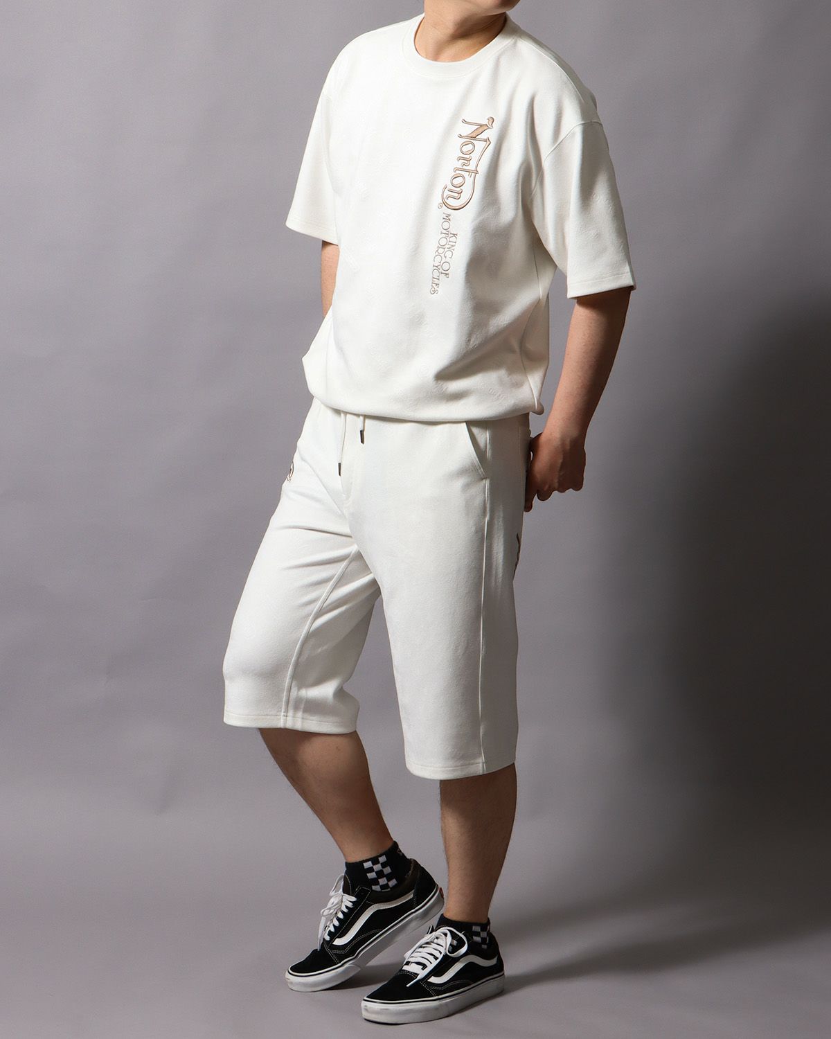 オフホワイト：178cm/75kg(Lサイズ着用)