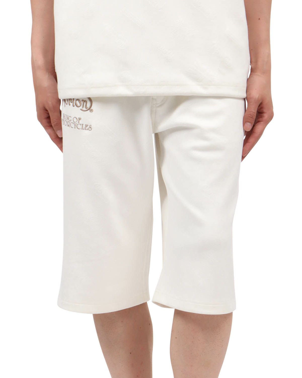 オフホワイト：174cm62kg(Mサイズ着用)