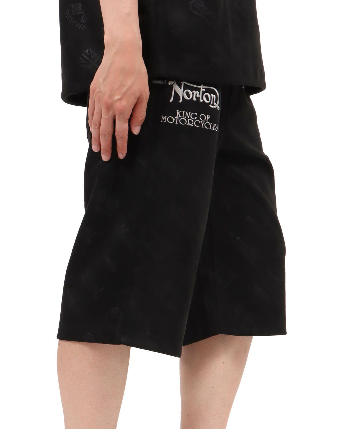 ブラック：174cm62kg(Mサイズ着用)