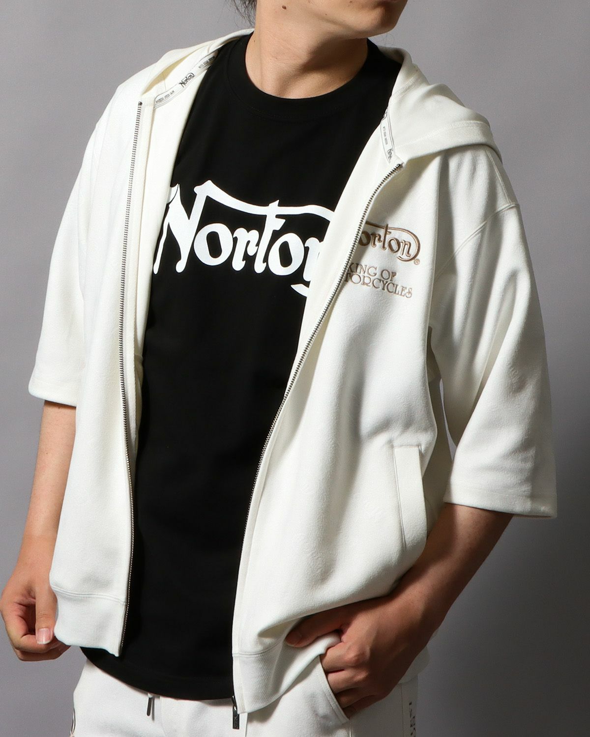 オフホワイト：178cm/75kg(Lサイズ着用)