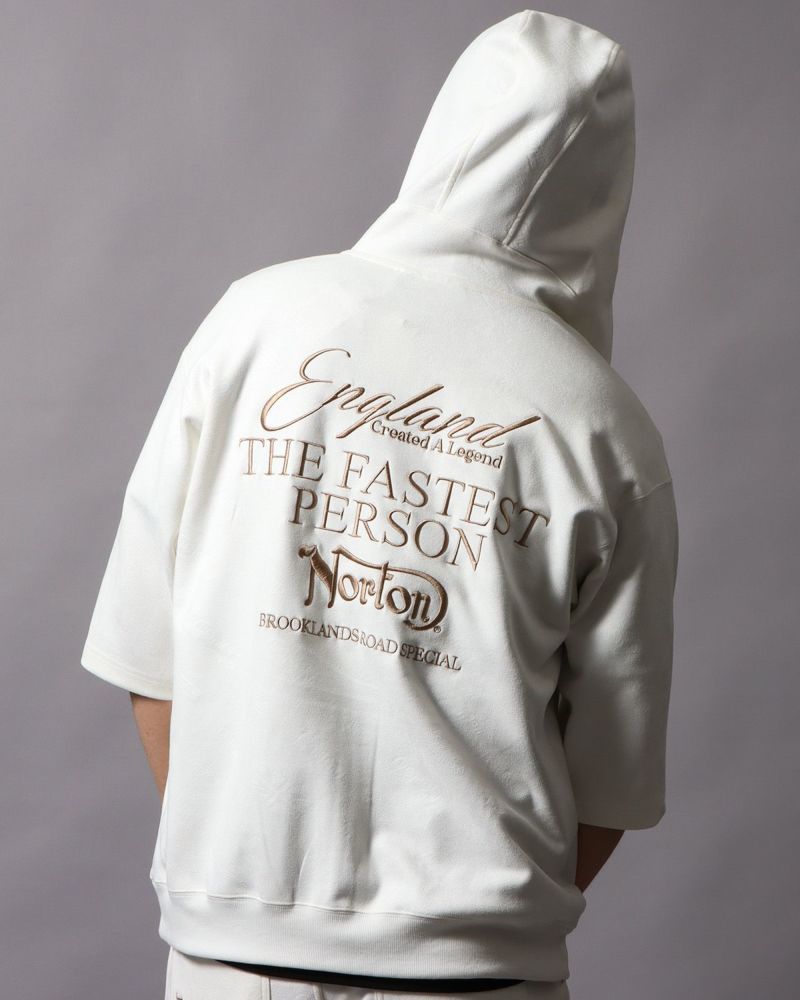 オフホワイト：178cm/75kg(Lサイズ着用)