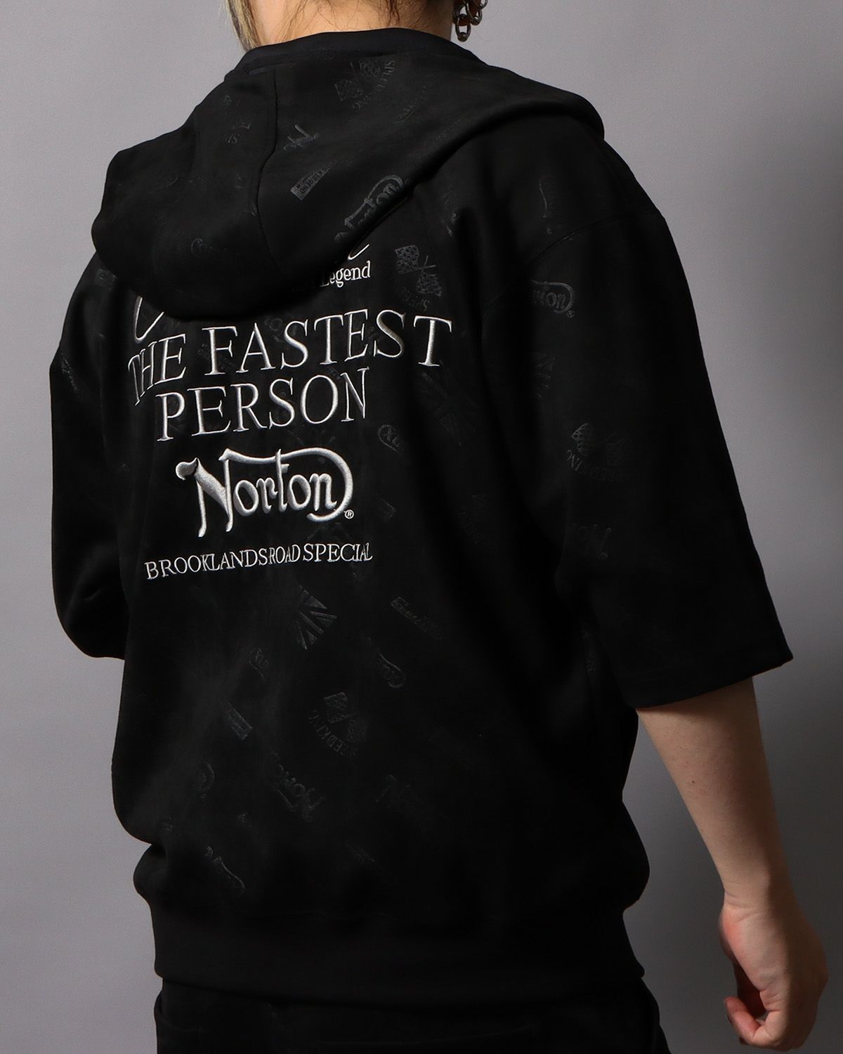 ブラック：178cm/75kg(Lサイズ着用)